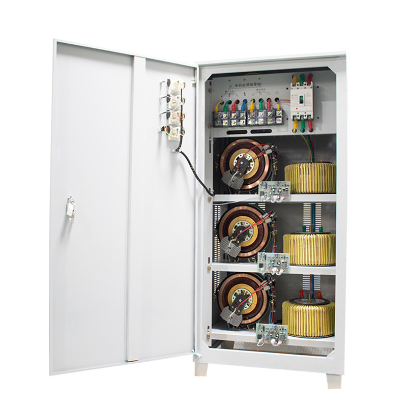 90KVA 3相電圧安定器 レーザー切断機械のためのセルボモーター技術付き自動電圧調節器